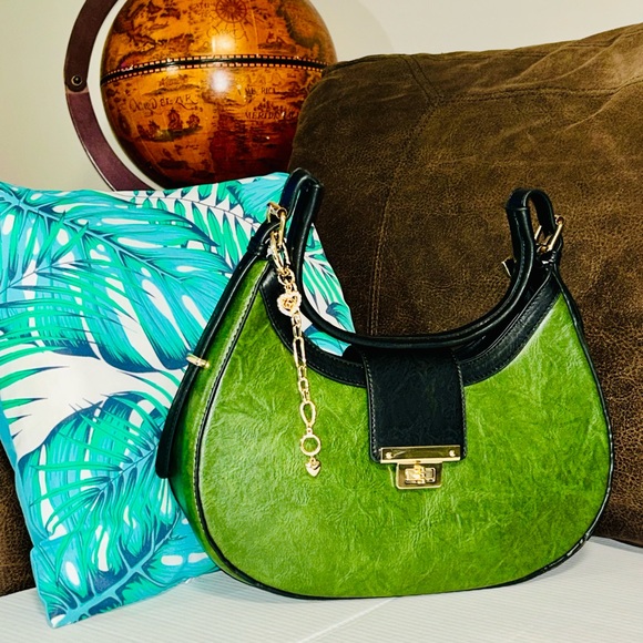 HLB Handbags - GUCCI CHARM🔥 NWT Bag, paired w/GreenBlackGold Details Charm Chain! 3pc